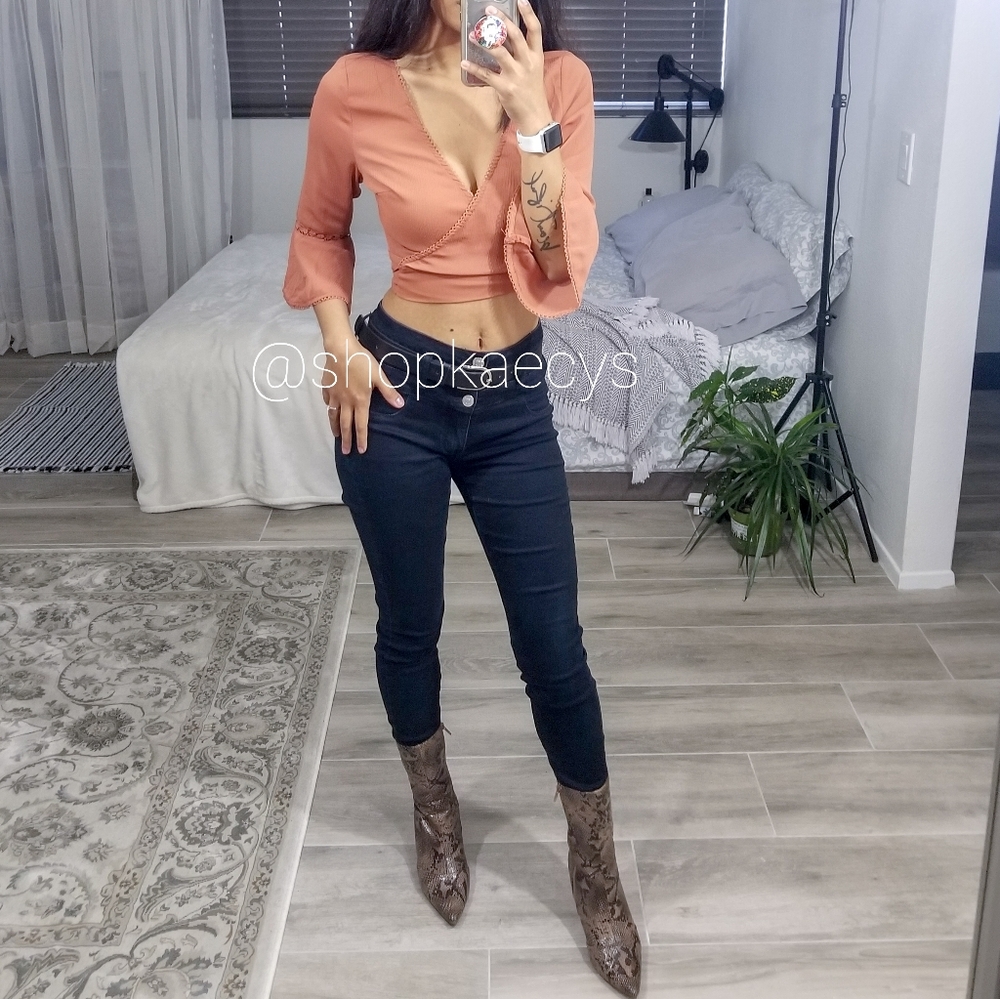 LAST 2 ➖ Bell 3/4 Sleeved Wrap Cropped Top - Picture 5 of 8